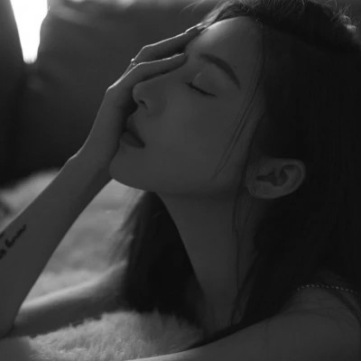 高冷女神范黑白冷淡风头像(图89)