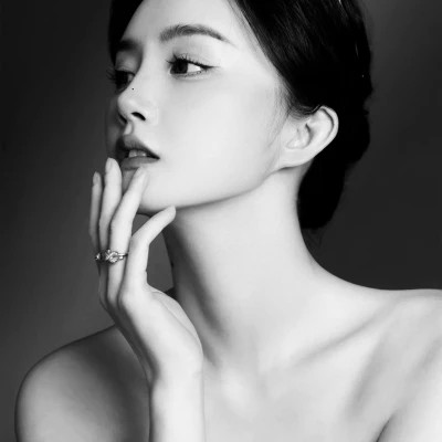 黑白女人霸气御姐范头像(图85)