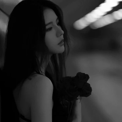 超酷黑白女生头像(图67)