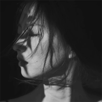 超酷黑白女生头像(图103)