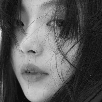 超酷高冷黑白女生头像(图68)