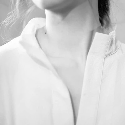 黑白美女高冷头像(图95)
