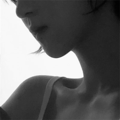 黑白美女高冷头像(图75)