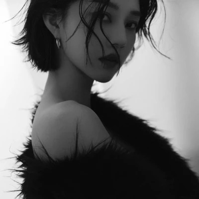 黑白高冷女生头像(图81)