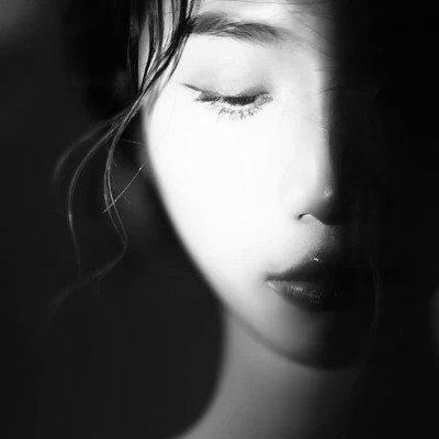 黑白女人霸气御姐范头像(图76)