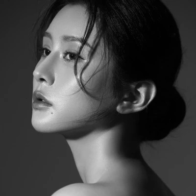 超酷黑白女生头像(图70)
