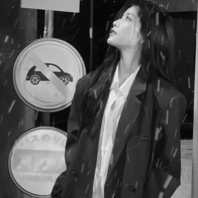 黑白美女高冷头像(图73)