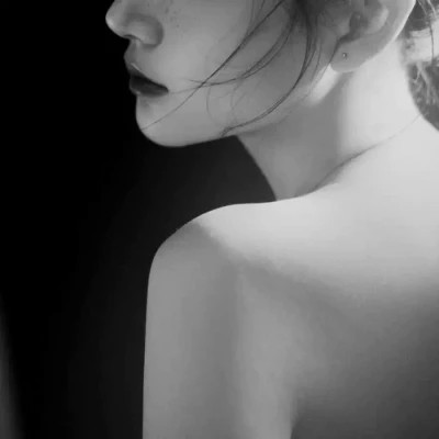 黑白美女高冷头像(图92)