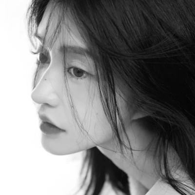 高冷女神范黑白冷淡风头像(图51)