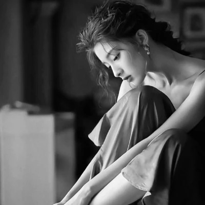 黑白高冷女生头像(图93)