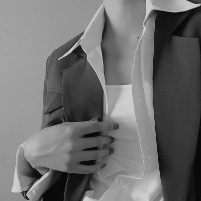 女生不露脸黑白头像(图32)