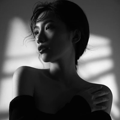 黑白女人霸气御姐范头像(图77)