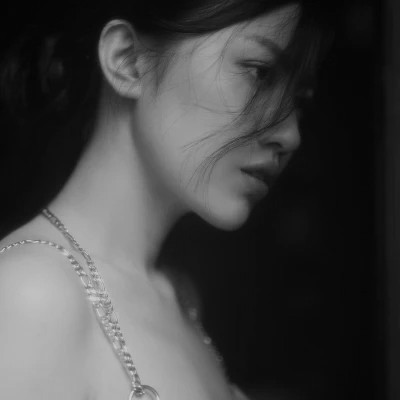 高冷女神范黑白冷淡风头像(图86)