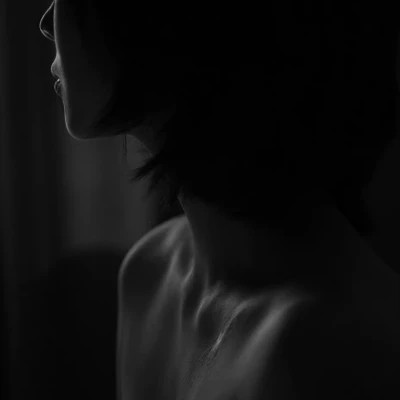 超酷黑白女生头像(图92)