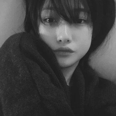 超酷高冷黑白女生头像(图64)