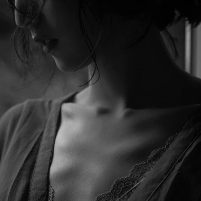 黑白美女高冷头像(图97)
