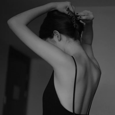 女生不露脸黑白头像(图25)