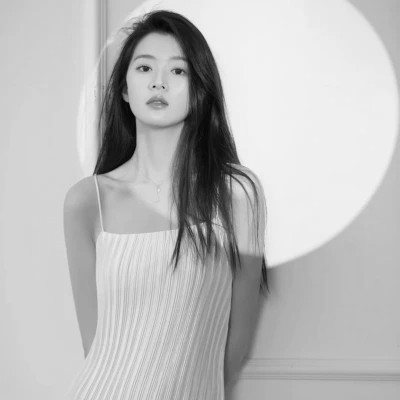 黑白女人霸气御姐范头像(图71)