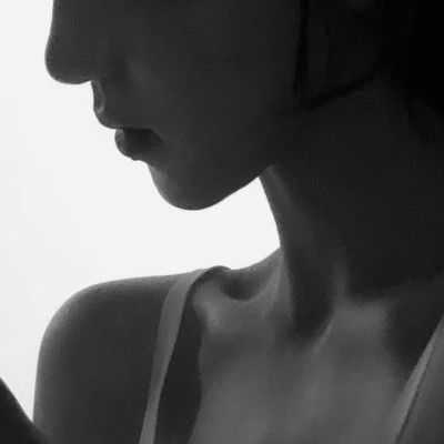 黑白美女高冷头像(图74)