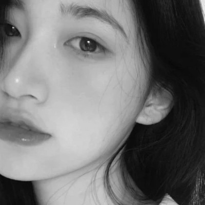 超酷高冷黑白女生头像(图53)