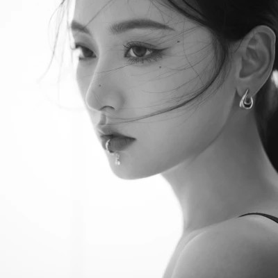 高冷黑白系女头(图70)