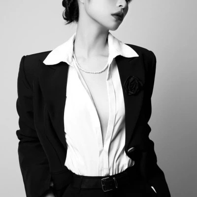 黑白美女高冷头像(图79)