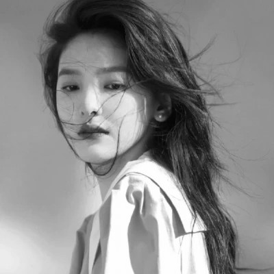 精选冷艳黑白真人女生头像(图39)