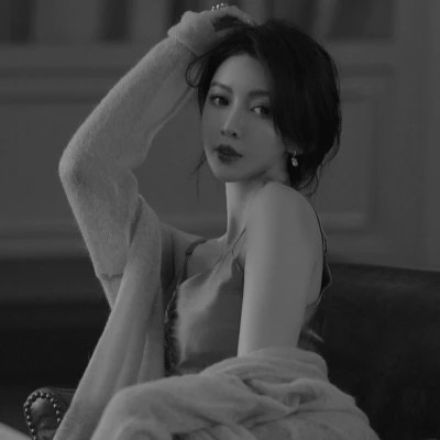 超酷高冷黑白女生头像(图72)
