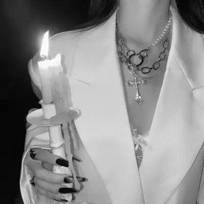 高冷女神范黑白冷淡风头像(图73)