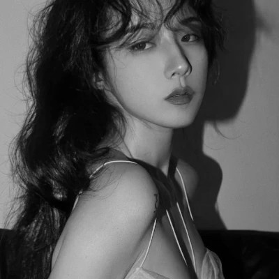 黑白高冷女生头像(图56)