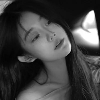 黑白美女高冷头像(图98)