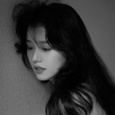 超酷黑白女生头像(图78)