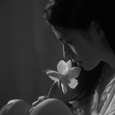 黑白高冷女生头像(图79)
