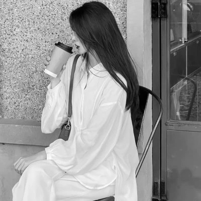 精选冷艳黑白真人女生头像(图53)