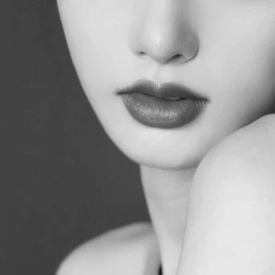 黑白女人霸气御姐范头像(图92)
