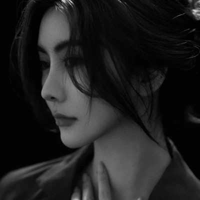 黑白高冷女生头像(图86)