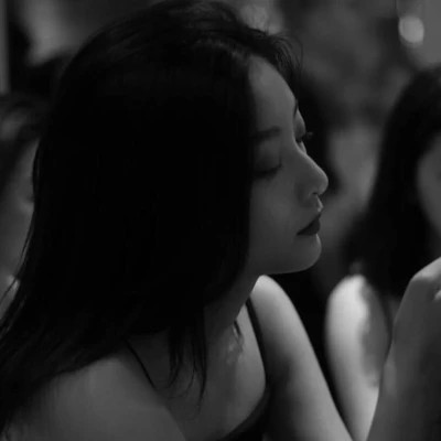 高冷女神范黑白冷淡风头像(图48)