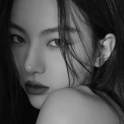 超酷黑白女生头像(图57)