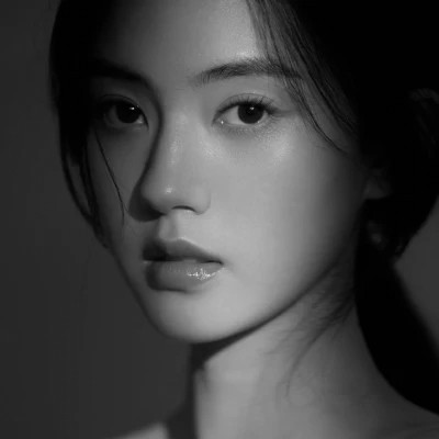 超酷黑白女生头像(图77)