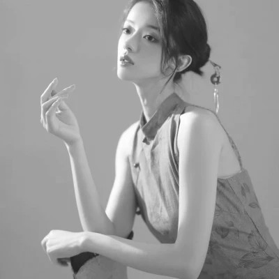 黑白高冷女生头像(图75)