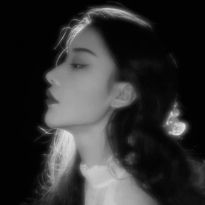 高冷女神范黑白冷淡风头像(图71)