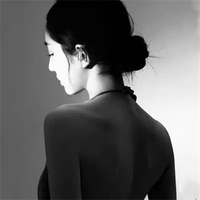 黑白美女高冷头像(图76)