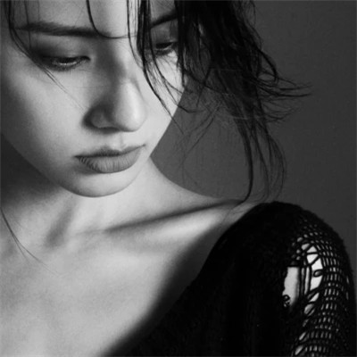 精选冷艳黑白真人女生头像(图62)