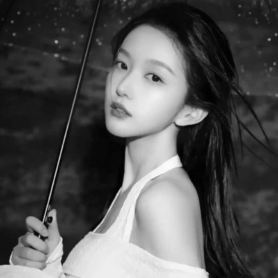 精选冷艳黑白真人女生头像(图42)