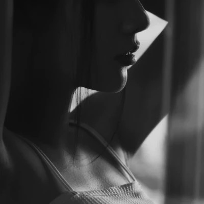 超酷黑白女生头像(图91)