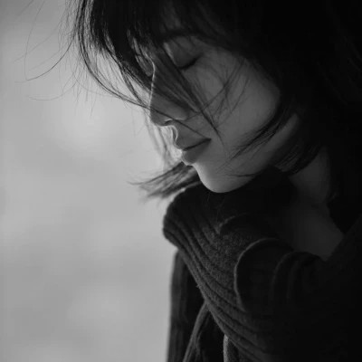 黑白高冷女生头像(图68)