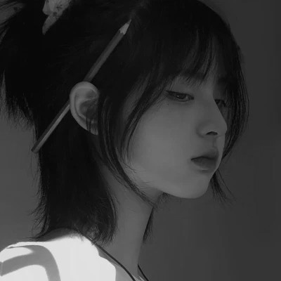 超酷黑白女生头像(图61)