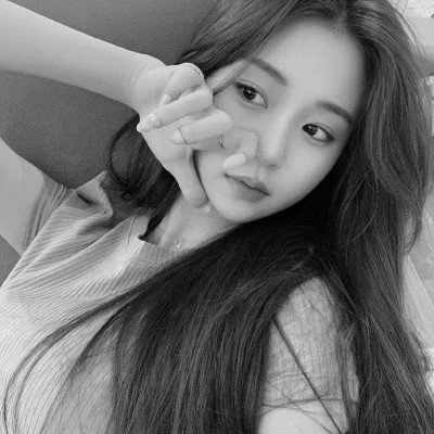 小众但大气的黑白ins风真人头像(图66)