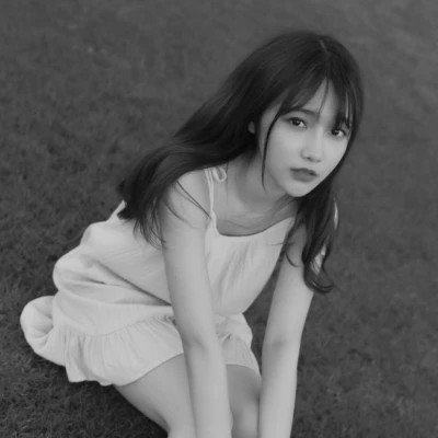 个性十足的黑白微信高清女头图片(图100)