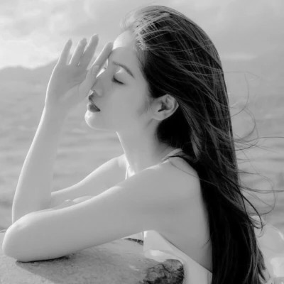 个性十足的黑白微信高清女头图片(图109)